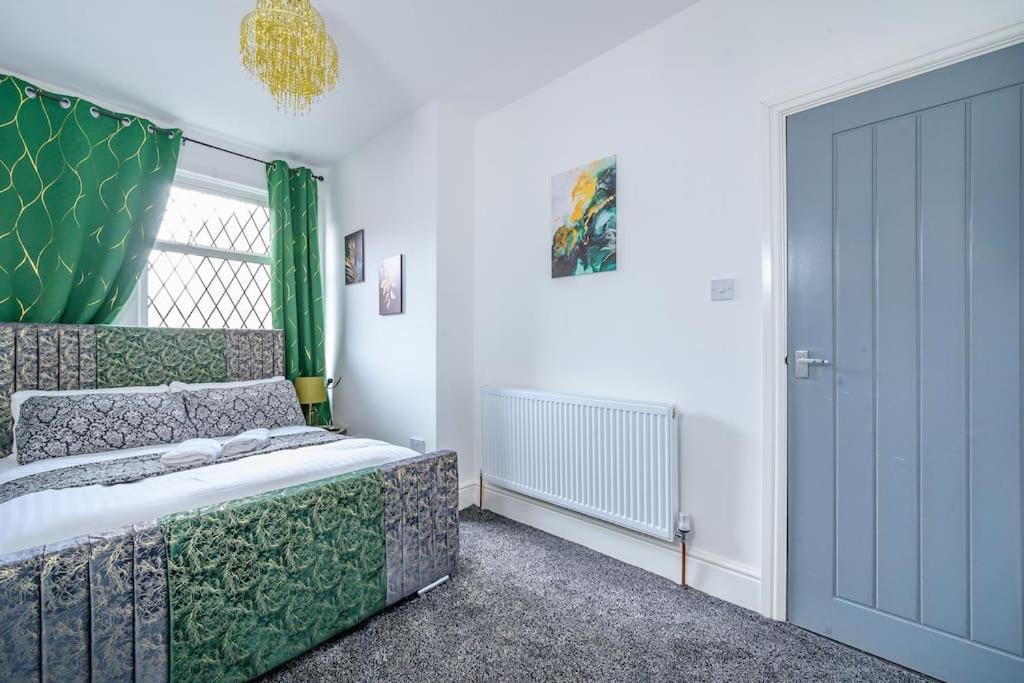 -16pt- For Your Relaxed & Cosy & Free Parking * Leeds (West Yorkshire)