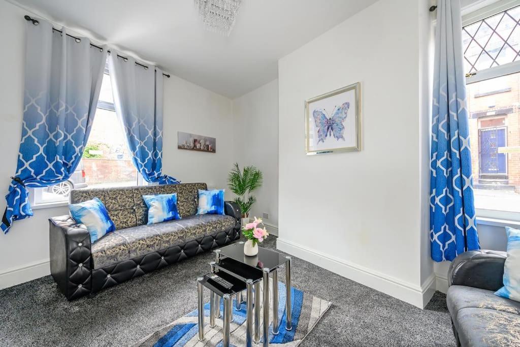 -16pt- For Your Relaxed & Cosy & Free Parking Apartment Leeds (West Yorkshire)