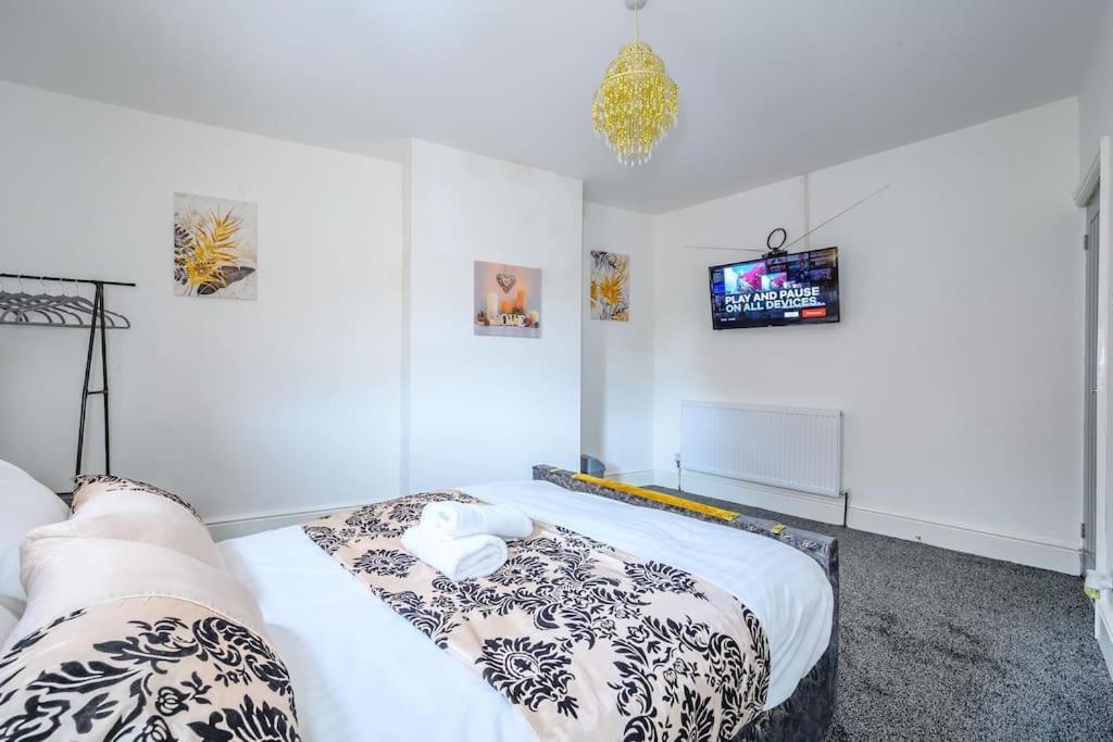 -16pt- For Your Relaxed & Cosy & Free Parking Leeds (West Yorkshire)